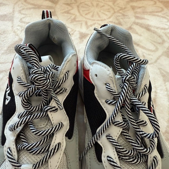 FILA Women’s Ray Tracer Black/Gray/Red SNEAKERS Size 7 - Picture 4 of 9